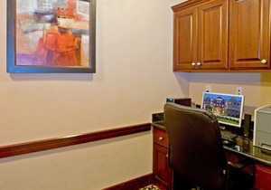 Modern Suite | Free Breakfast + Outdoor Pool + Hot Tub in Webster