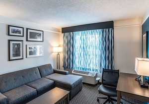 Prime Location! 4 Convenient Units, Pool, Free Parking, Free Breakfast