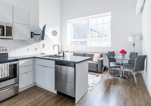 simply Comfort. UV Disinfected Rosebud 2Br Loft Free Parking Gym in Hamilton/Canada