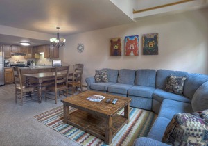 The Blue Bear | Trails, Golf, Pool & Hot Tub - Near Town