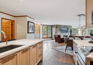 Unparalleled 4BR Penthouse 360° Vail & Beaver Creek Views Luxury Retreat