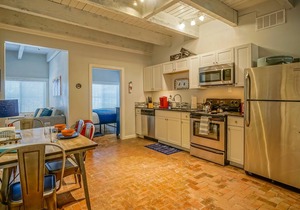 Walk to Old Town -2BR 2BA, bottom floor