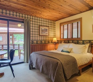Cedar At The Inn Mazama 
