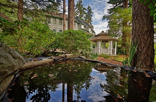 Clinton Cottage | ღ*¨*✶.¸ Romantic /Jetted Tub /Deck /SLEEPS 5 *`*✶.¸.ღ