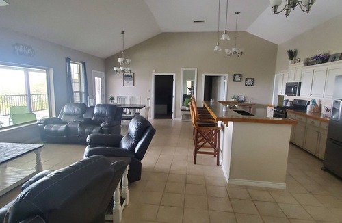 Whitney House | 1 acre home on Lake Whitney w/amazing views & trail to the lake. RELAXATION!