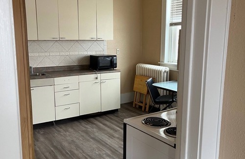 Goodland Apartment | 1-bedroom apartment in Goodland with AC