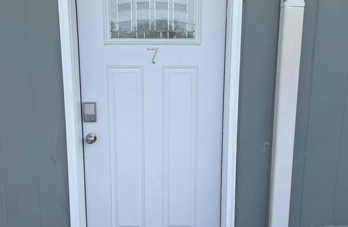 Victory Hills Apartment | 1 Bedroom Apartment near UNM, Nob Hill and downtown.