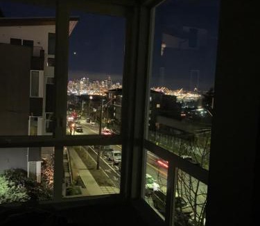 Fairmount Park Apartment | 1 bedroom in Seattle near Alki with views
