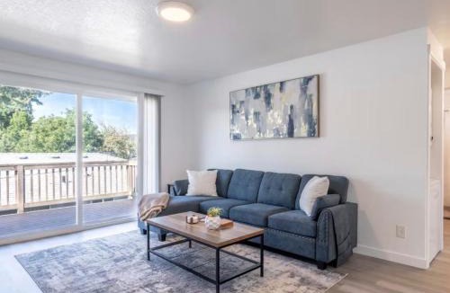 Fairmount Park Apartment | 1 bedroom in Seattle near Alki with views