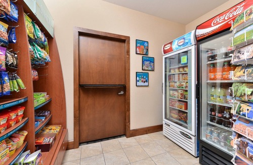 Nor Este Condo | 1 Bedroom | Indoor Pool + Hot Tub Access