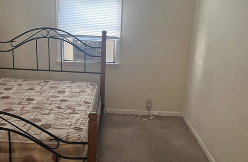 Ferguson House | 1 bedroom shared space with 2 other tenants in a 3 bedroom single family.