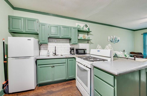 Junius Heights Apartment | 1-Bedroom Studio B Retreat