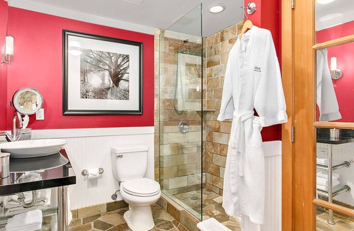 Downtown Seattle Hotel | 1-Bedroom Suite at a 4⭐️ Hotel