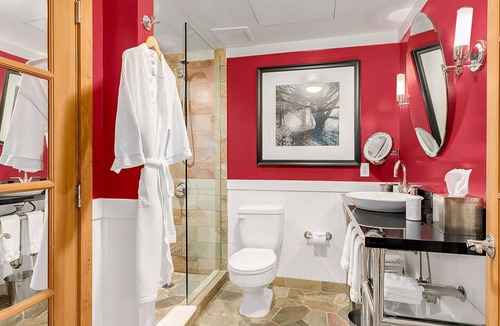 Downtown Seattle Hotel | 1-Bedroom Suite at a 4⭐️ Hotel