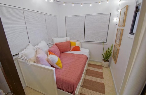 Oread Apartment | [1] Chic & Cozy Retreat Walk to KU/Mass/Dining!