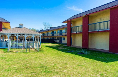 Chickasha Apartment | 1 King Bed & 1 Queen Bed