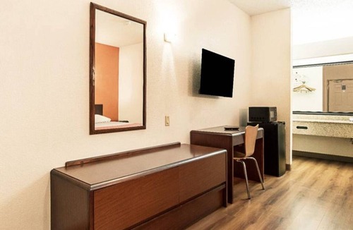 Covington Apartment | 1 King Bed | Non-Smoking, Sofa-Bed
