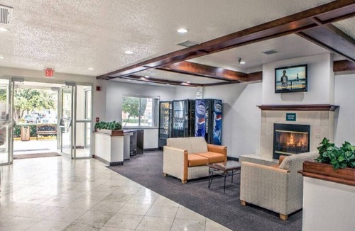 Dallas Apartment | 1 King Bed|Suite,Nsmk|Sofa-Bed