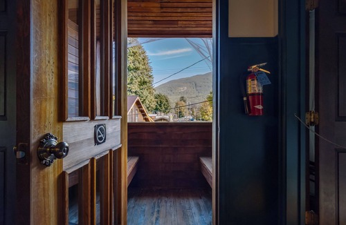 Packwood Apartment | #1 Lily Basin Trail Shared Bath- Adults Only