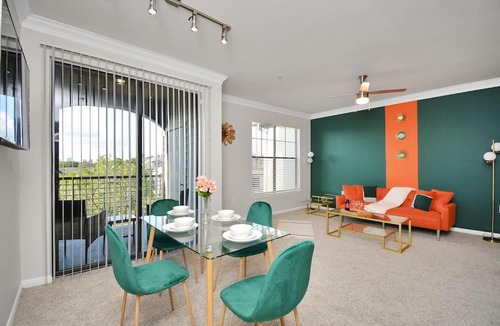 South Central Houston Apartment | 1 Luxury apt med center queen bed free parking with beautiful pool