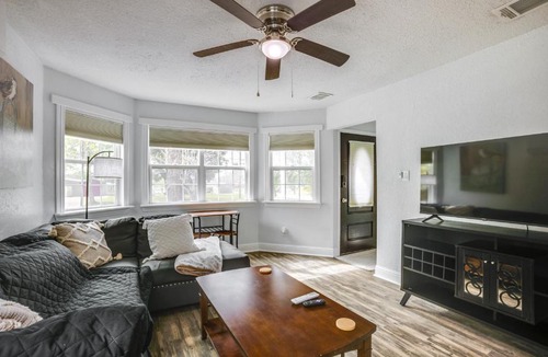 Conroe Apartment | < 1 Mi to Downtown Conroe: Charming Apartment
