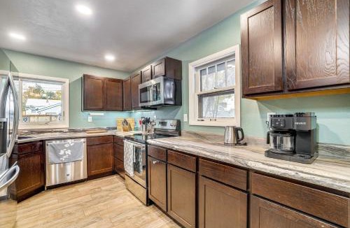Casper House | 1 Mi to Dtwn Casper: Homey Getaway w/Yard!