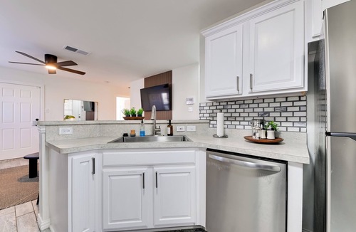 McKinney House | < 1 Mi to Historic McKinney: Modern Duplex w/Yard