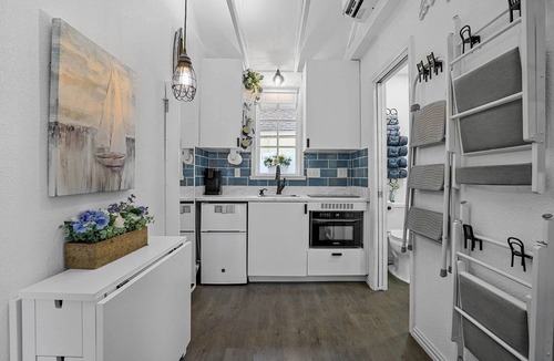 Lake Dallas Apartment | 1 Mi to Lewisville Lake Fun: Cozy Couple’s Retreat