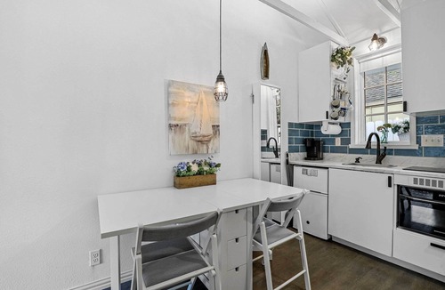 Lake Dallas Apartment | 1 Mi to Lewisville Lake Fun: Cozy Couple’s Retreat