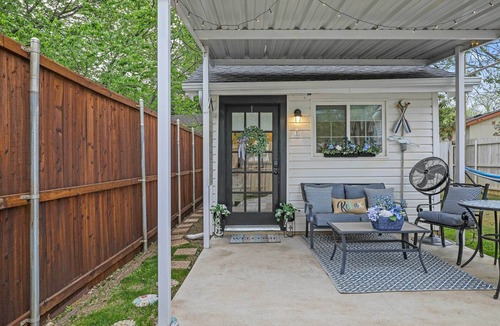 Lake Dallas Apartment | 1 Mi to Lewisville Lake Fun: Cozy Couple’s Retreat