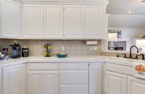 Edmond House | < 1 Mi to Oak Tree National: Cozy Getaway!