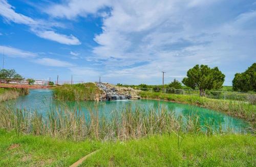 Wichita Falls House | 1 Mi to Sheppard AFB! 'Treetop Manor' w/Patio