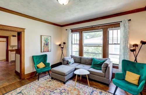 Lincoln House | 1 Mi to UNL: Group Getaway w/Game Area