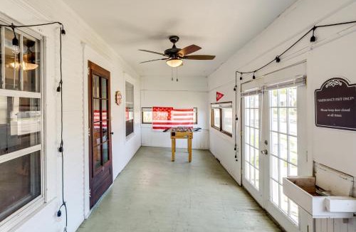 Lincoln House | 1 Mi to UNL: Group Getaway w/Game Area