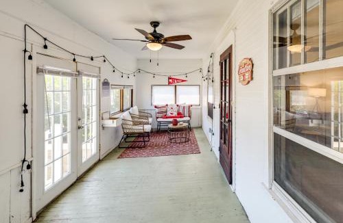 Lincoln House | 1 Mi to UNL: Group Getaway w/Game Area