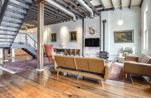 Springfield House | < 1 Mi to Wittenberg: Eclectic Loft w/Parking!