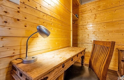 Midland House | #1-Private Cabin-Kitchenette, Breakfast, Lndry, WIFI