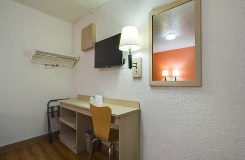 North Alameda Apartment | 1 Queen Bed|NS| Micfridge