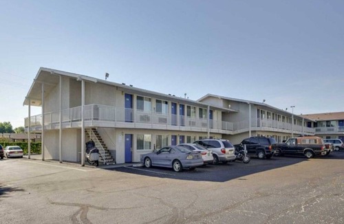 North Alameda Apartment | 1 Queen Bed|NS| Micfridge