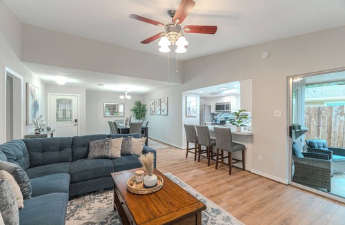 Panther Creek House | 1 story, family friendly 3bdr in The Woodlands! !