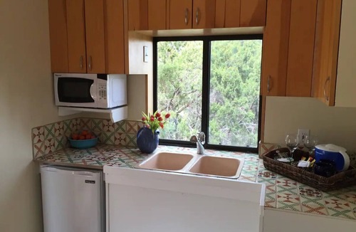 Canoncito House | 100-Mile Views on the Turquoise Trail - Casa Kachina Guest House