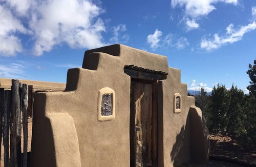Canoncito House | 100-Mile Views on the Turquoise Trail - Casa Kachina Guest House