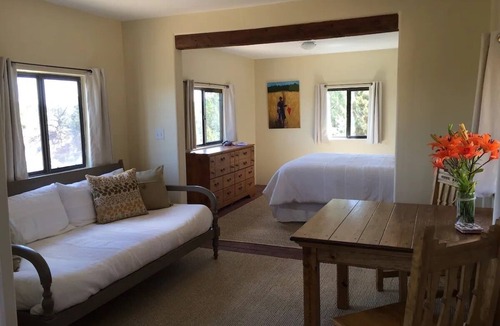 Canoncito House | 100-Mile Views on the Turquoise Trail - Casa Kachina Guest House
