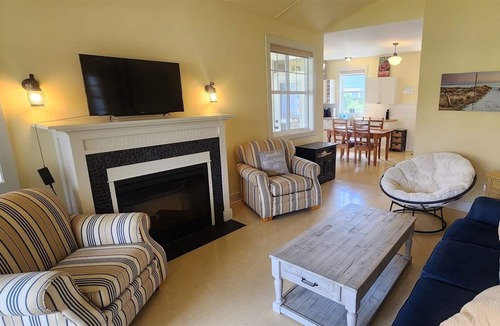 Oroville House | 102 Shenanigan Lane at Veranda Beach