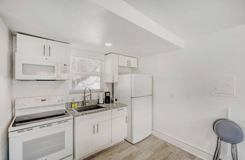 Tropic Apartment | 105 Cozy Studio - River Views & Prime Location