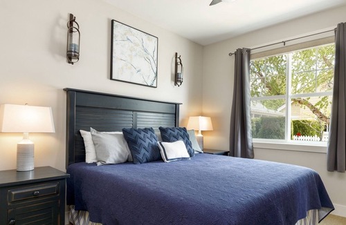 Oroville House | 107 Flipflop Lane (Country)