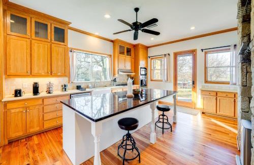 Little Elm House | 11 Mi to Downtown Denton: Spacious Ranch Retreat