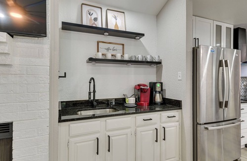 Bedford House | 11 Mi to Six Flags! Poolside Oasis in Bedford