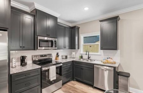 Ruston House | 119-baywood · Ruston Haven | Sports Complex + Dine