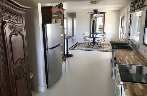 Lorena House | 12 peaceful acres! 8 miles to Baylor